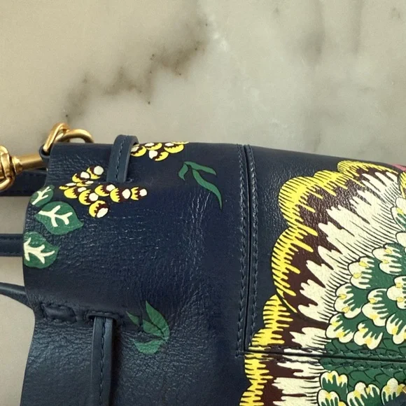 Tory Burch Block-T Printed Small Bucket Bag Navy Happy Times - Picture 14 of 17